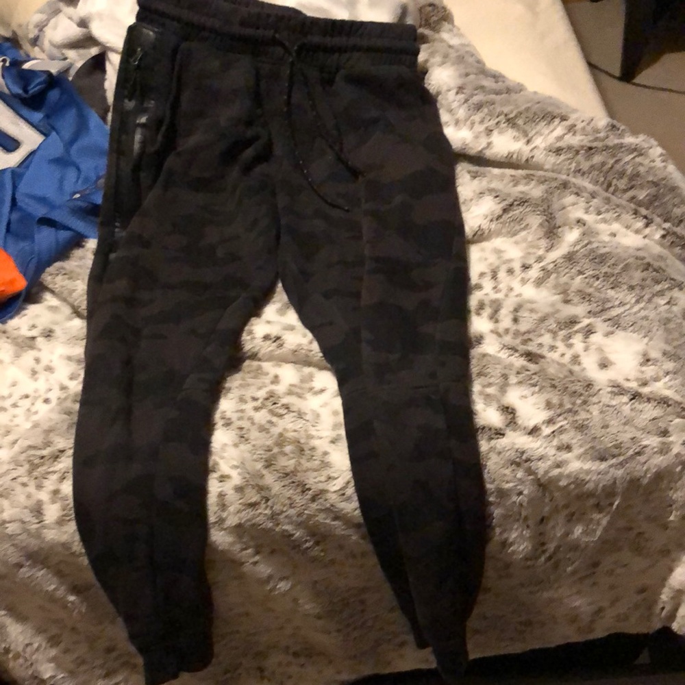 camouflage black pants